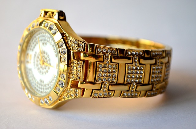 zlaté náramkové hodinky